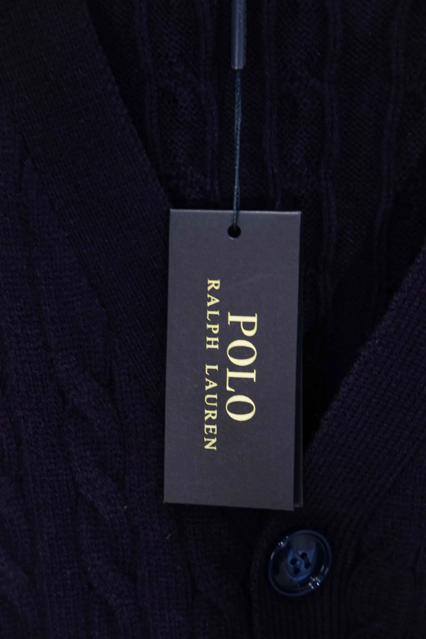 P210 model number: Y198 Ralph Lauren men's cardigan jacket men's hemp flower cardigan. The version is really good-looking. It can be worn alone or as a jacket to be worn inside or outside. The upper body shows personal fashion charm. Four colors are available. Same style for men and women. A must-see item for new summer products. Hang tag. Hanging beads. Washable packaging bag. Full set of accessories. Very good appearance. Super exquisite workmanship. Size: S-XL